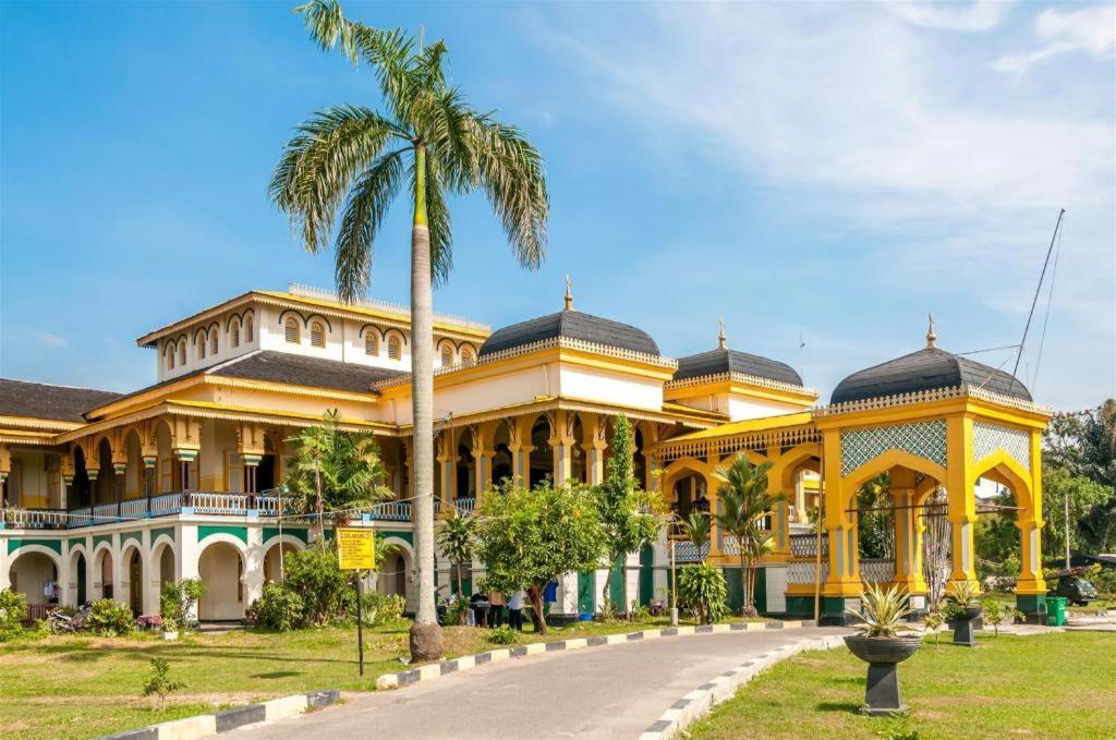 Oyo 619 Naufal Guest House Syariah メダン エクステリア 写真