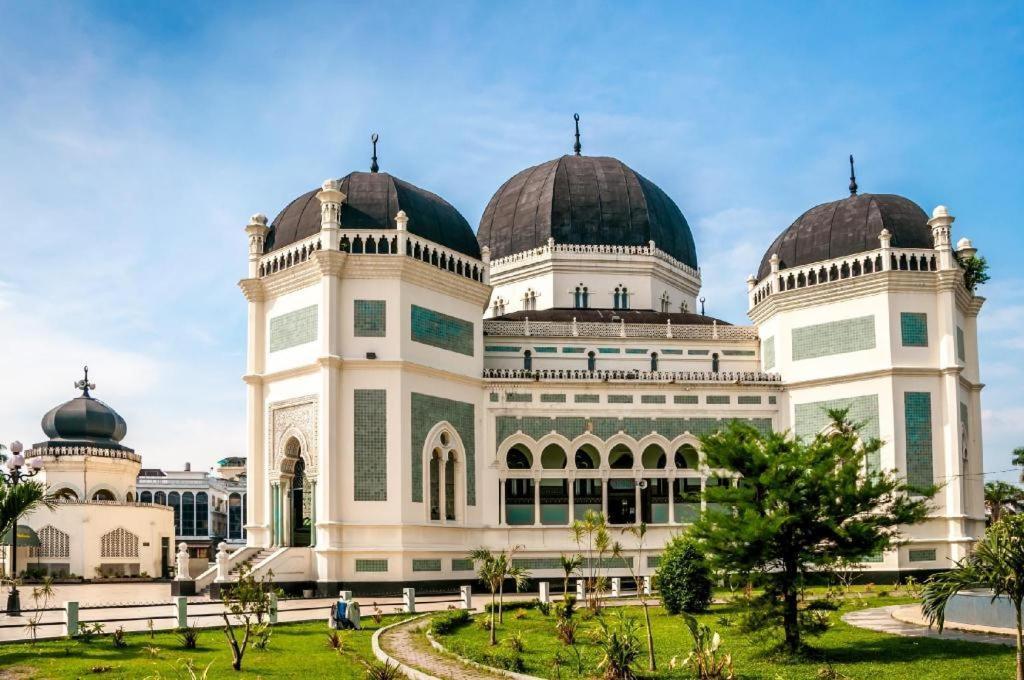 Oyo 619 Naufal Guest House Syariah メダン エクステリア 写真