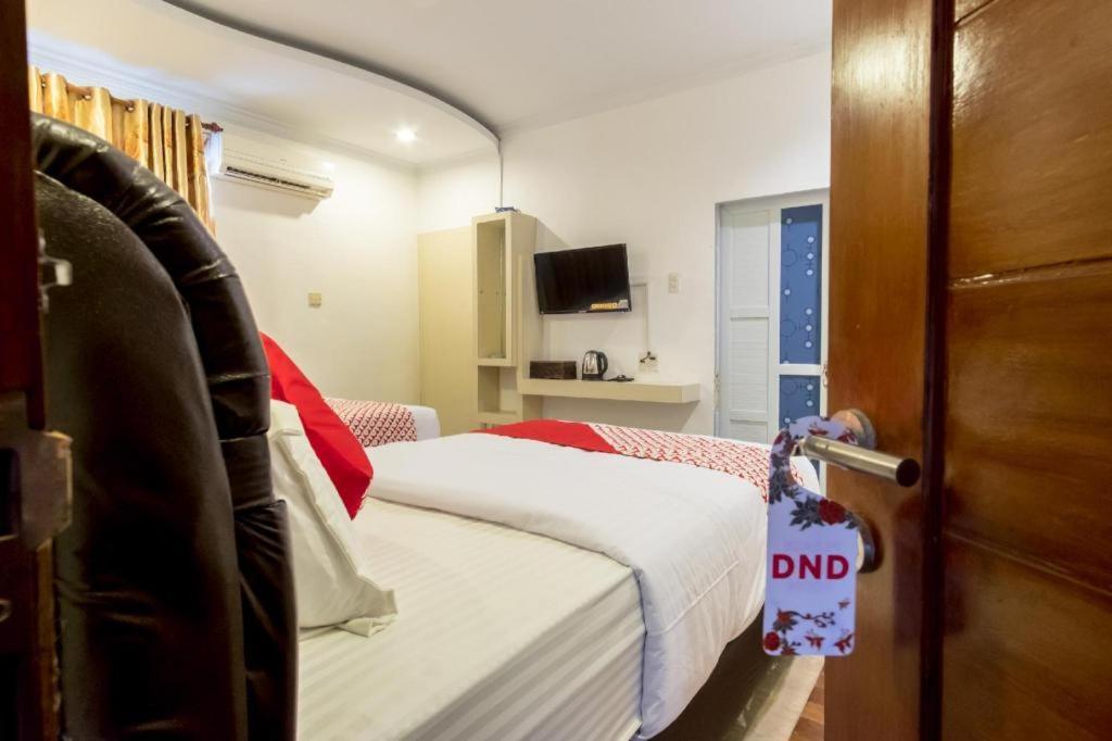 Oyo 619 Naufal Guest House Syariah メダン エクステリア 写真