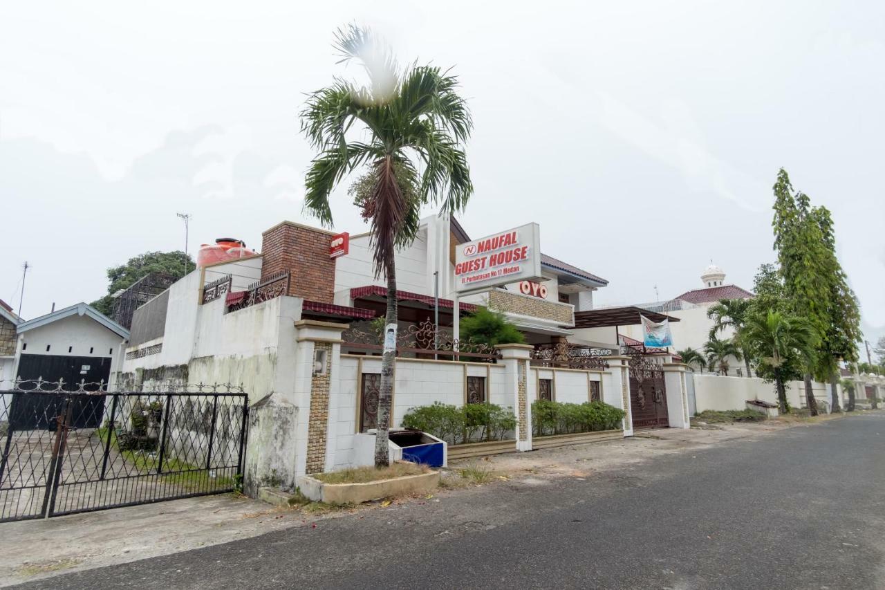 Oyo 619 Naufal Guest House Syariah メダン エクステリア 写真