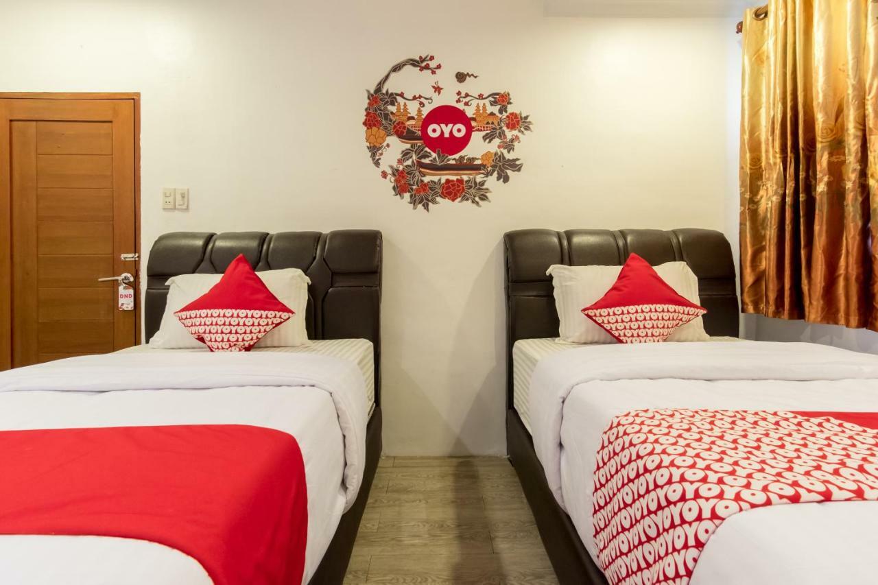 Oyo 619 Naufal Guest House Syariah メダン エクステリア 写真