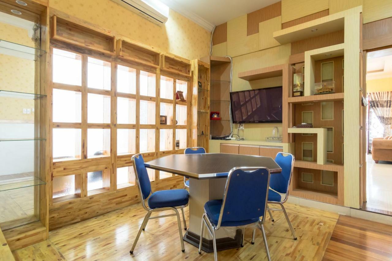 Oyo 619 Naufal Guest House Syariah メダン エクステリア 写真