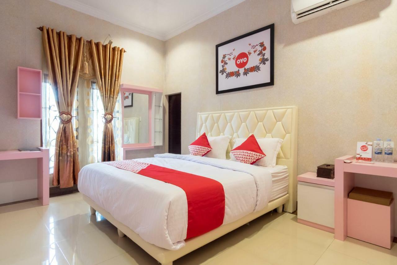 Oyo 619 Naufal Guest House Syariah メダン エクステリア 写真