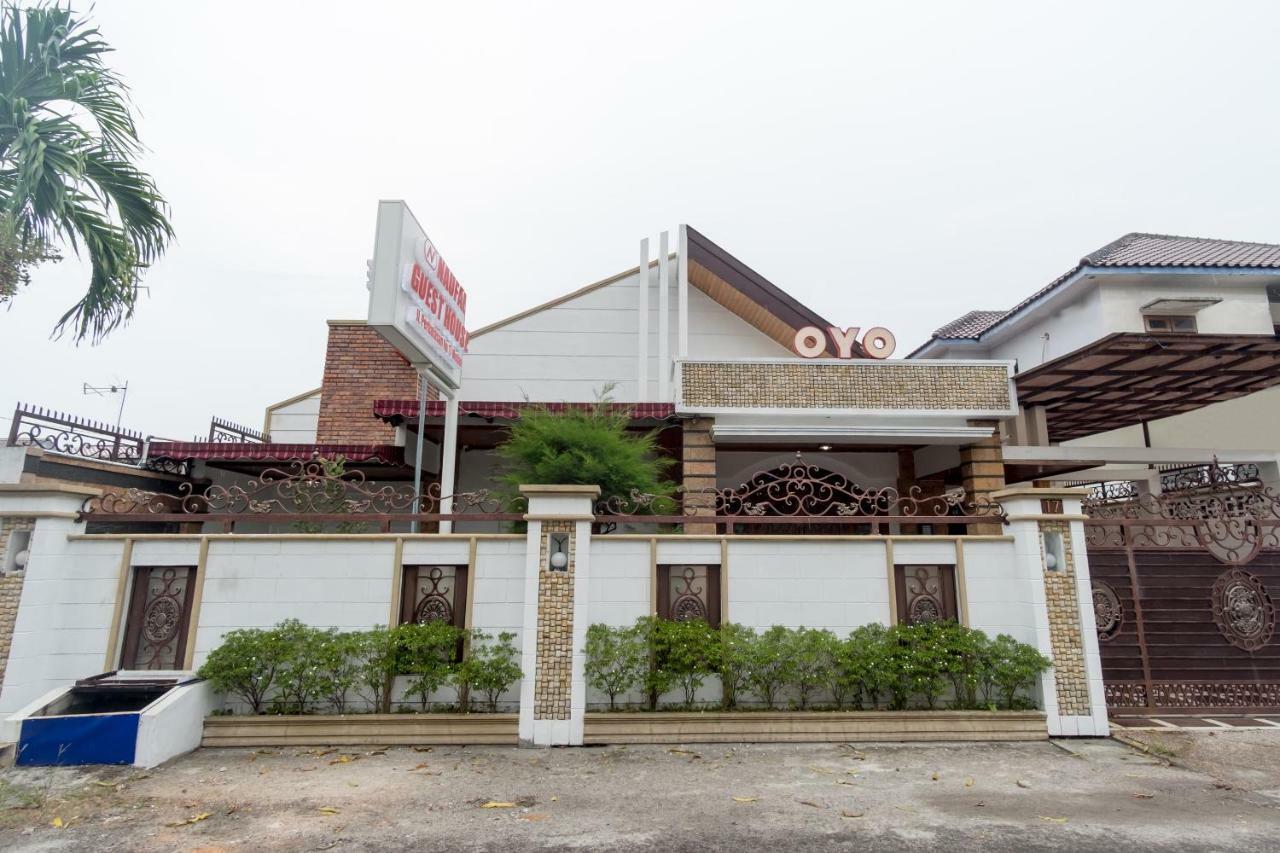 Oyo 619 Naufal Guest House Syariah メダン エクステリア 写真