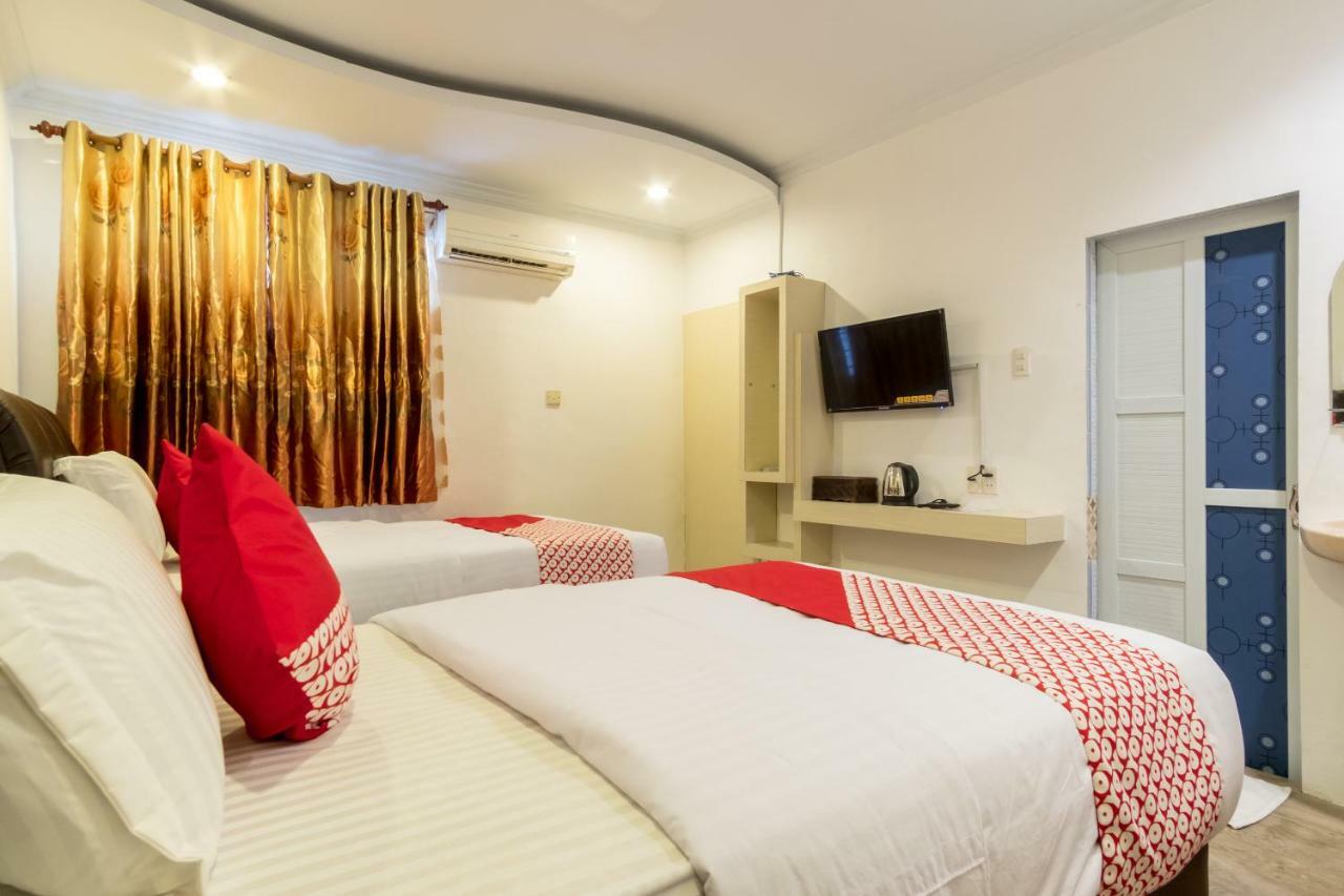 Oyo 619 Naufal Guest House Syariah メダン エクステリア 写真
